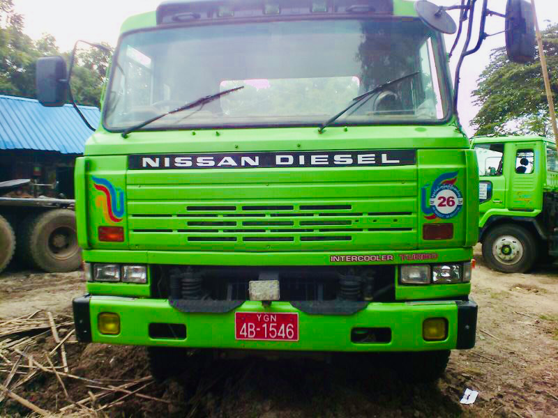 NISSAN DIESEL  1990 RE10 CW67GT Diesel Tractor Head (6x4) (RHD) (014465)